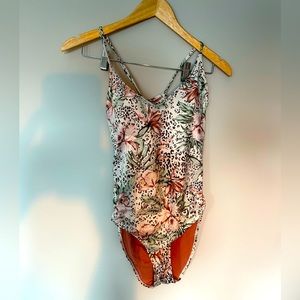 Women’s medium one piece swim suite